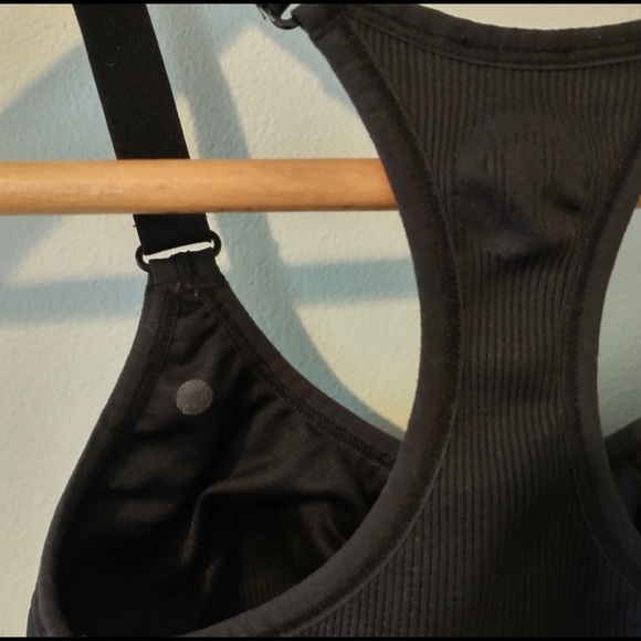 Black Lululemon bra with clasp - Picture 3 of 4